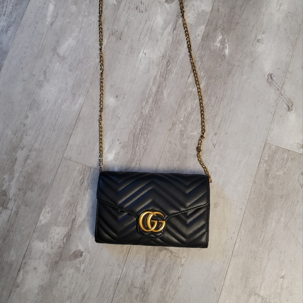 Chain Wallet / crossbody